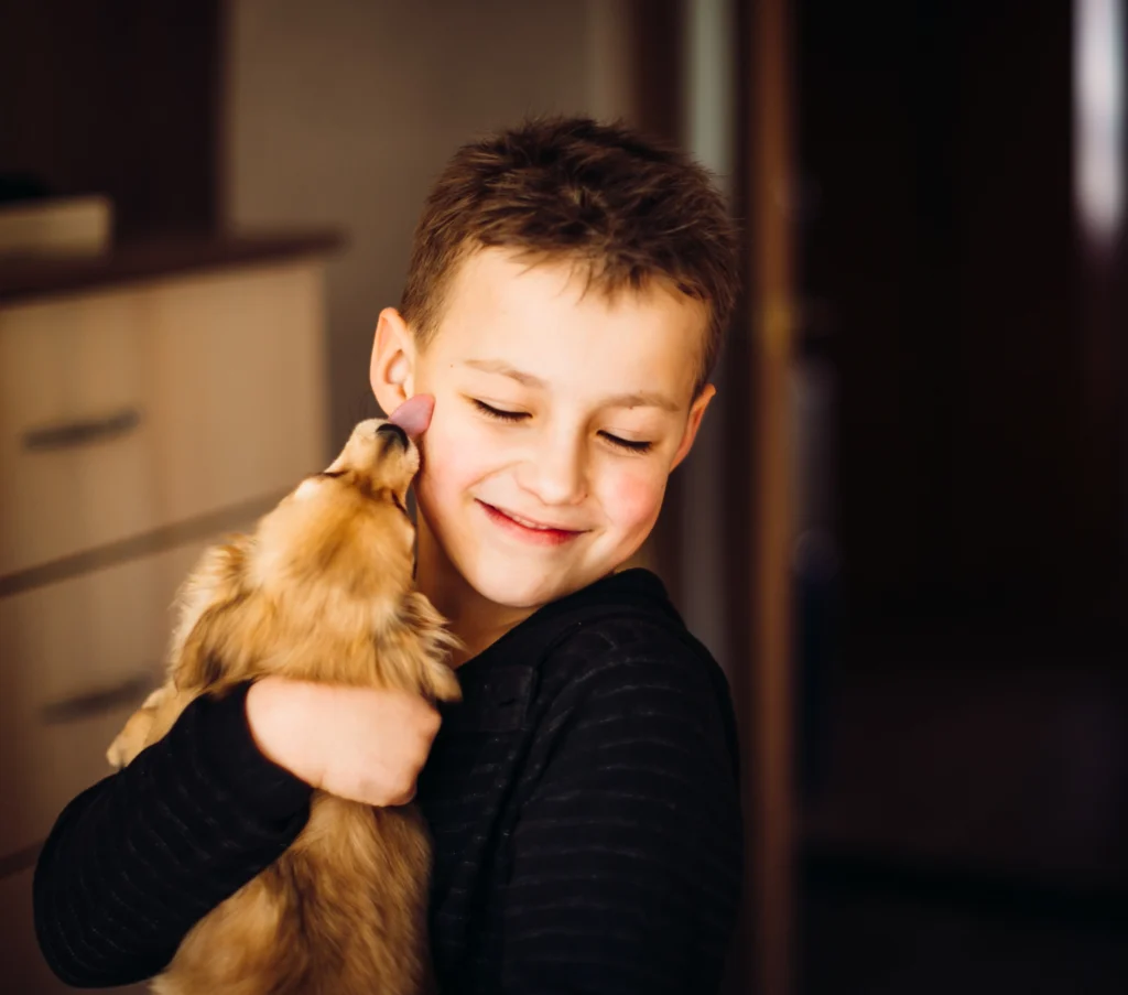 crianca autista com um cachorro crianca com autismo com um cachorro